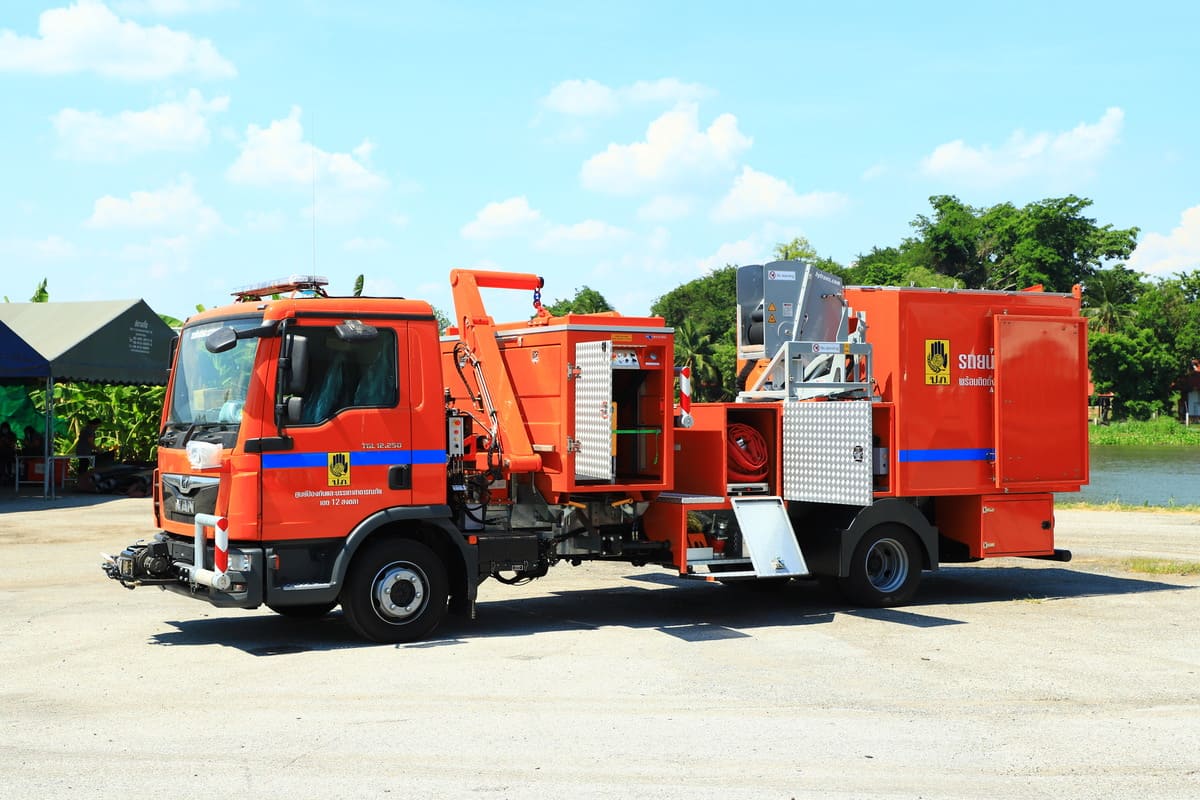 Fire Fighting Vehicle with Long Distance water Supply System