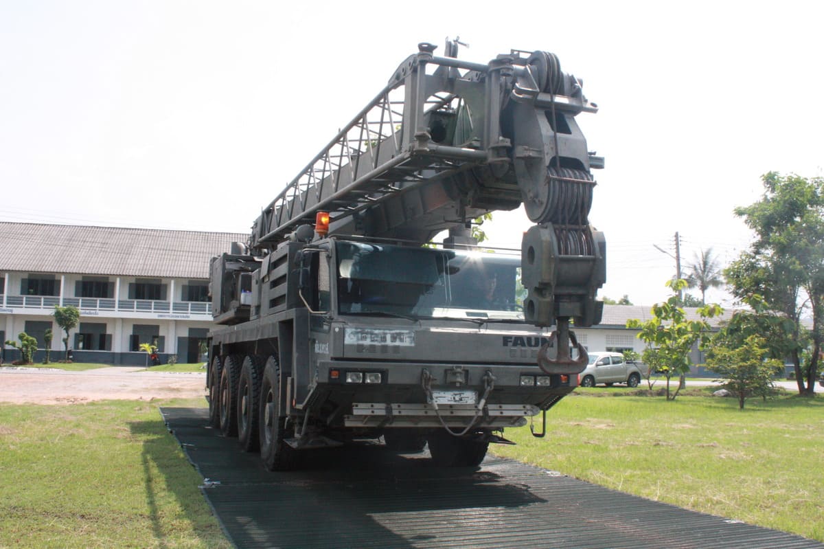 Trackway Mat Support Vehicle