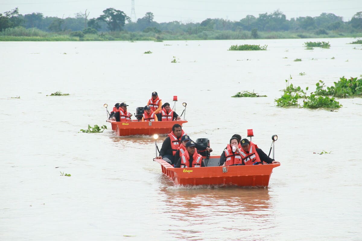 เรือท้องแบนอลูมิเนียม